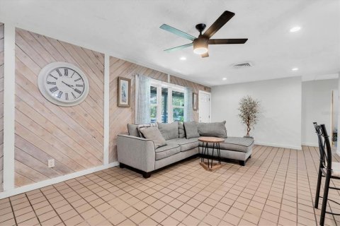 House in Saint Petersburg, Florida 4 bedrooms, 198.63 sq.m. № 1902453 - photo 5