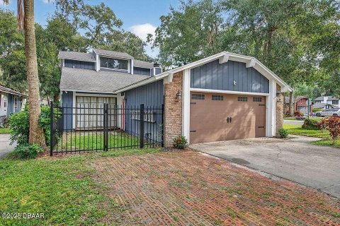 Villa ou maison à vendre à Ormond Beach, Floride: 4 chambres, 166.67 m2 № 2296907 - photo 2