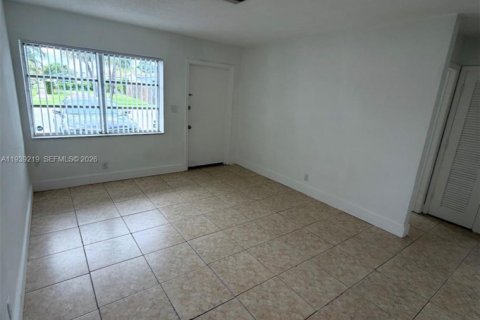 Appartement à louer à Lauderdale Lakes, Floride: 2 chambres, 69.68 m2 № 1997258 - photo 5