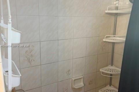 Casa en venta en Hialeah, Florida, 4 dormitorios, 202.71 m2 № 2428205 - foto 15