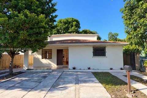 Casa en Hialeah, Florida 4 dormitorios, 202.71 m2 № 2428205