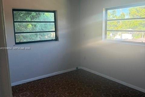Casa en venta en Hialeah, Florida, 4 dormitorios, 202.71 m2 № 2428205 - foto 5