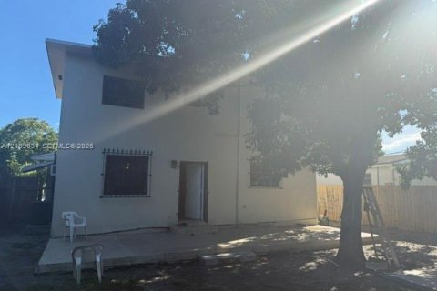 Casa en venta en Hialeah, Florida, 4 dormitorios, 202.71 m2 № 2428205 - foto 3