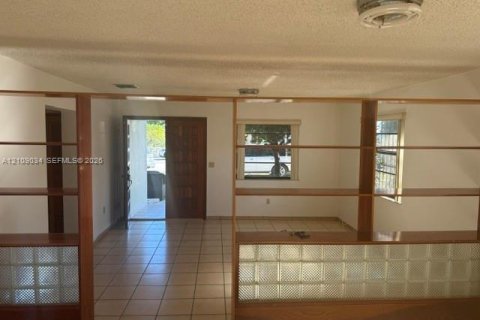 Casa en venta en Hialeah, Florida, 4 dormitorios, 202.71 m2 № 2428205 - foto 12