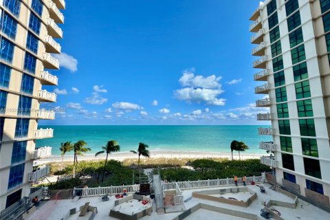 Купить кондоминиум в Ки-Бискейн, Флорида 2 спальни, 130.9м2, № 1965745 - фото 4