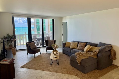 Купить кондоминиум в Ки-Бискейн, Флорида 2 спальни, 130.9м2, № 1965745 - фото 17