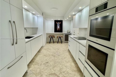 Купить кондоминиум в Ки-Бискейн, Флорида 2 спальни, 130.9м2, № 1965745 - фото 13