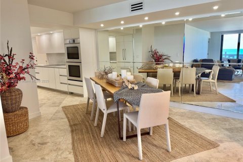 Купить кондоминиум в Ки-Бискейн, Флорида 2 спальни, 130.9м2, № 1965745 - фото 8