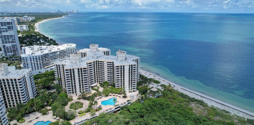 Кондоминиум с 2 спальнями в Ки-Бискейн, Флорида № 1965745