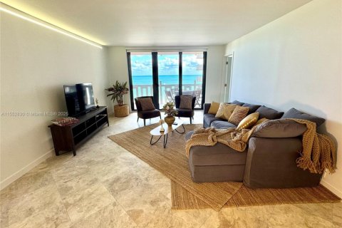 Купить кондоминиум в Ки-Бискейн, Флорида 2 спальни, 130.9м2, № 1965745 - фото 16