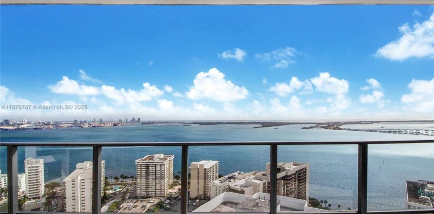 Condo in Miami, Florida, 2 bedrooms  № 1978996