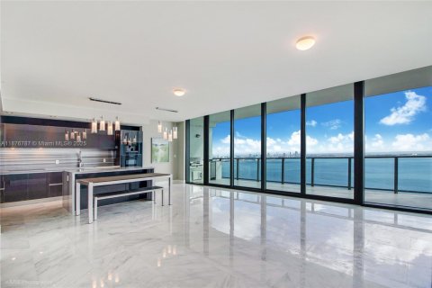 Condo in Miami, Florida, 2 bedrooms  № 1978996 - photo 5