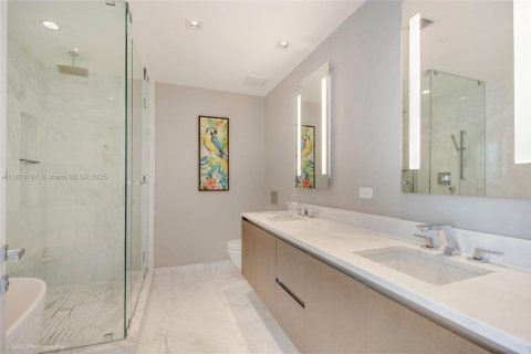 Condo in Miami, Florida, 2 bedrooms  № 1978996 - photo 9