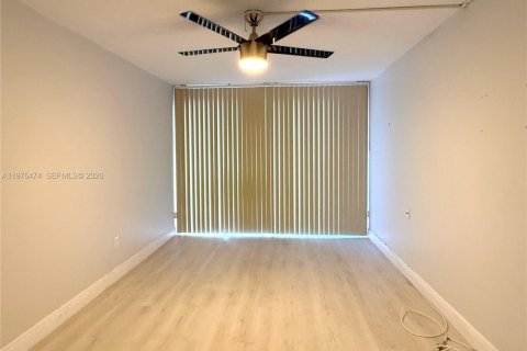 Copropriété à vendre à Miami, Floride: 3 chambres, 136.57 m2 № 2041491 - photo 22