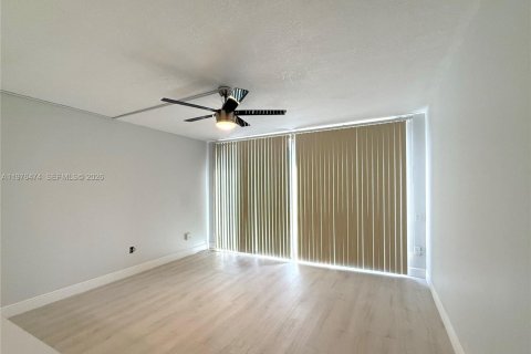 Copropriété à vendre à Miami, Floride: 3 chambres, 136.57 m2 № 2041491 - photo 23