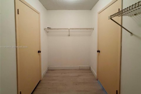 Copropriété à vendre à Miami, Floride: 3 chambres, 136.57 m2 № 2041491 - photo 26