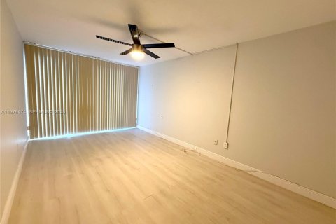 Copropriété à vendre à Miami, Floride: 3 chambres, 136.57 m2 № 2041491 - photo 21