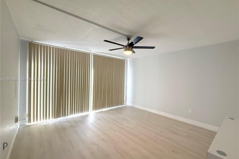 Copropriété à vendre à Miami, Floride: 3 chambres, 136.57 m2 № 2041491 - photo 24