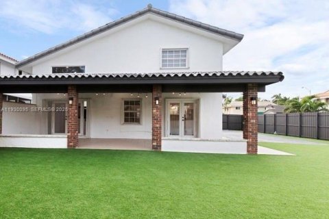 Снять в аренду виллу или дом в Майами, Флорида 4 спальни, 193.24м2, № 1989005 - фото 6