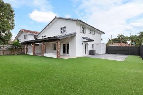 Снять в аренду виллу или дом в Майами, Флорида 4 спальни, 193.24м2, № 1989005 - фото 7