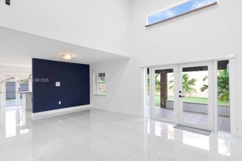 Снять в аренду виллу или дом в Майами, Флорида 4 спальни, 193.24м2, № 1989005 - фото 4