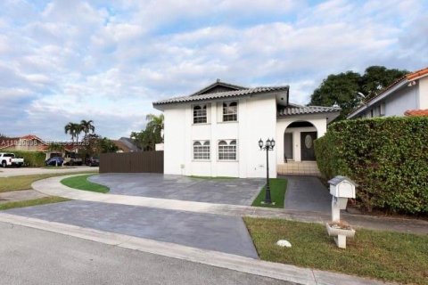 Снять в аренду виллу или дом в Майами, Флорида 4 спальни, 193.24м2, № 1989005 - фото 1