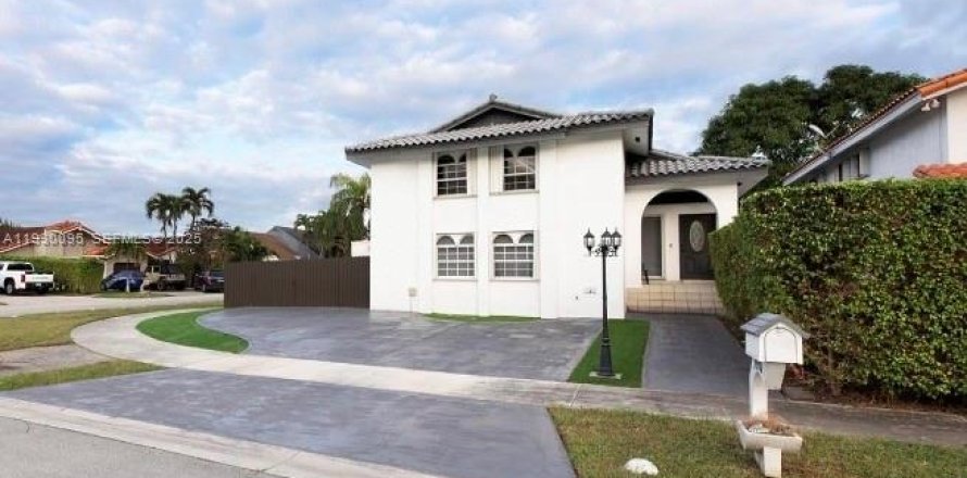 Дом в Майами, Флорида 4 спальни, 193.24м2 № 1989005