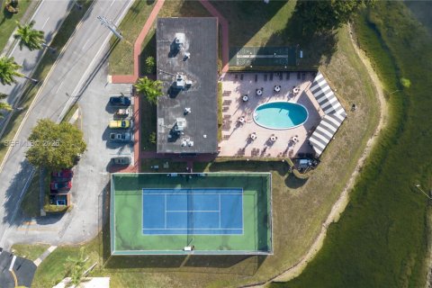 Condominio en venta en Sunrise, Florida, 1 dormitorio, 79.9 m2 № 2021857 - foto 24