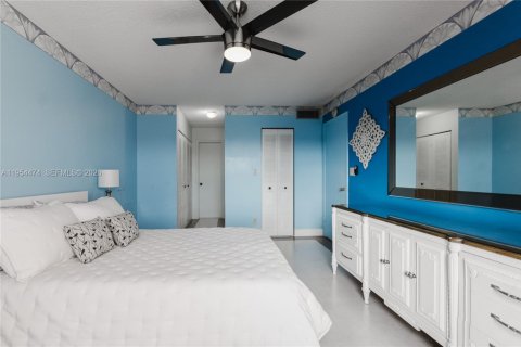 Condominio en venta en Sunrise, Florida, 1 dormitorio, 79.9 m2 № 2021857 - foto 13