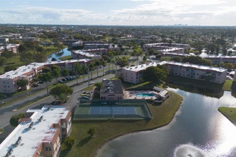 Condominio en venta en Sunrise, Florida, 1 dormitorio, 79.9 m2 № 2021857 - foto 23