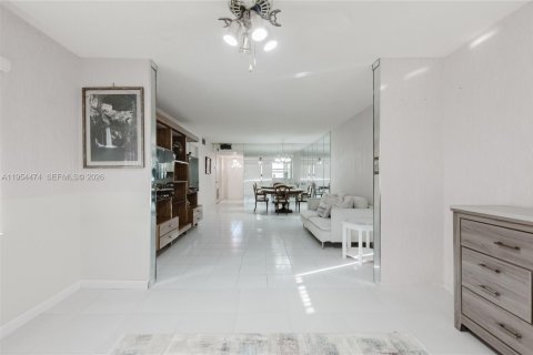 Condominio en venta en Sunrise, Florida, 1 dormitorio, 79.9 m2 № 2021857 - foto 6