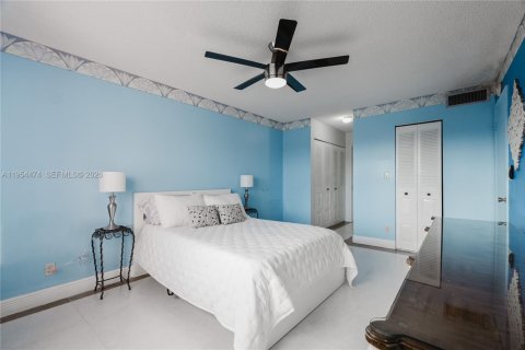 Condominio en venta en Sunrise, Florida, 1 dormitorio, 79.9 m2 № 2021857 - foto 11