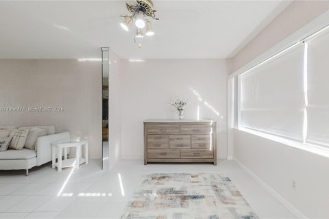 Condominio en venta en Sunrise, Florida, 1 dormitorio, 79.9 m2 № 2021857 - foto 7