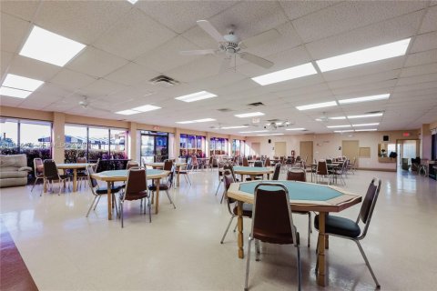 Condominio en venta en Sunrise, Florida, 1 dormitorio, 79.9 m2 № 2021857 - foto 20