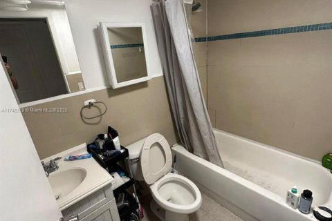 Immobilier commercial à vendre à Miami Beach, Floride: 395.21 m2 № 1961521 - photo 13