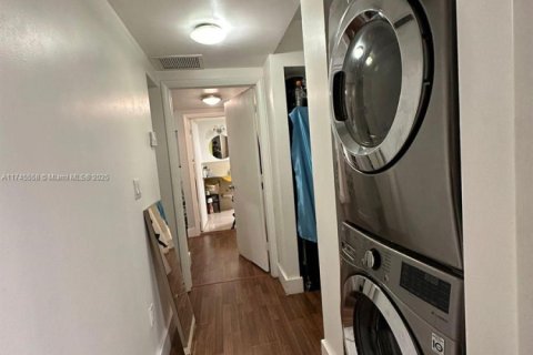 Immobilier commercial à vendre à Miami Beach, Floride: 395.21 m2 № 1961521 - photo 10