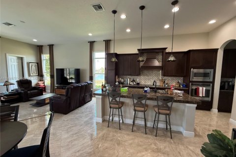 Villa ou maison à vendre à Port St. Lucie, Floride: 3 chambres, 291.99 m2 № 2064193 - photo 11