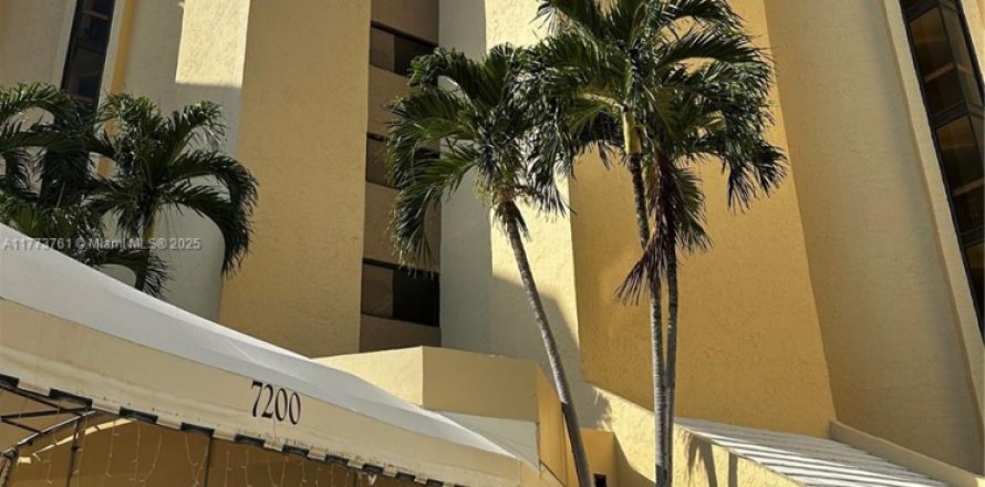 Condominio en Lauderhill, Florida, 3 dormitorios  № 1697044
