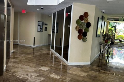 Condominio en venta en Lauderhill, Florida, 3 dormitorios, 183.2 m2 № 1697044 - foto 3