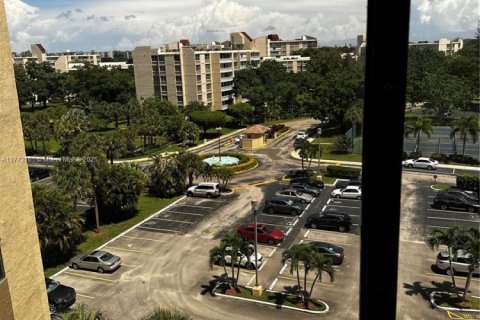Condominio en venta en Lauderhill, Florida, 3 dormitorios, 183.2 m2 № 1697044 - foto 4