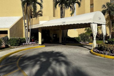 Condominio en venta en Lauderhill, Florida, 3 dormitorios, 183.2 m2 № 1697044 - foto 8