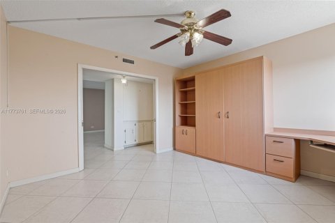 Condo in Lauderhill, Florida, 3 bedrooms  № 1697044 - photo 18