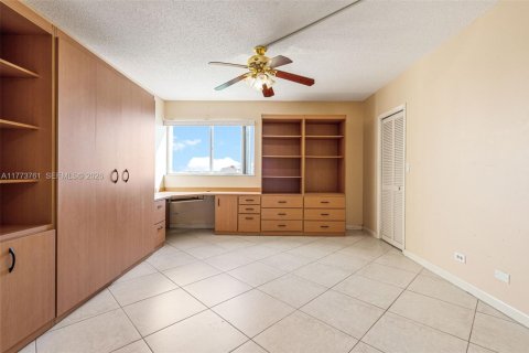 Condo in Lauderhill, Florida, 3 bedrooms  № 1697044 - photo 17