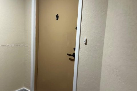 Condominio en venta en Lauderhill, Florida, 3 dormitorios, 183.2 m2 № 1697044 - foto 5