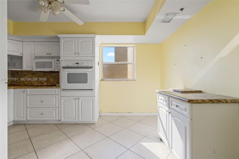 Condo in Lauderhill, Florida, 3 bedrooms  № 1697044 - photo 12