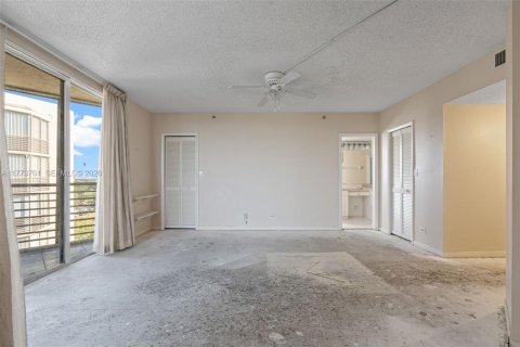 Condo in Lauderhill, Florida, 3 bedrooms  № 1697044 - photo 26