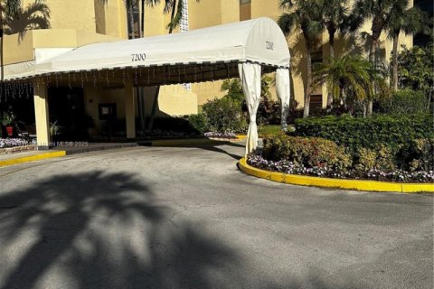 Condominio en venta en Lauderhill, Florida, 3 dormitorios, 183.2 m2 № 1697044 - foto 7