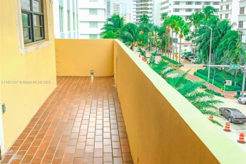 Condominio en venta en Miami Beach, Florida, 2 dormitorios, 91.23 m2 № 1786513 - foto 11