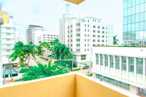Condominio en venta en Miami Beach, Florida, 2 dormitorios, 91.23 m2 № 1786513 - foto 12