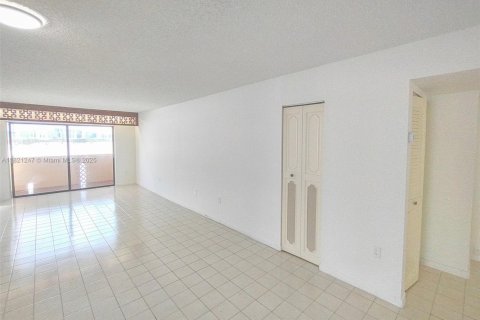 Condominio en venta en Miami Beach, Florida, 2 dormitorios, 91.23 m2 № 1786513 - foto 9